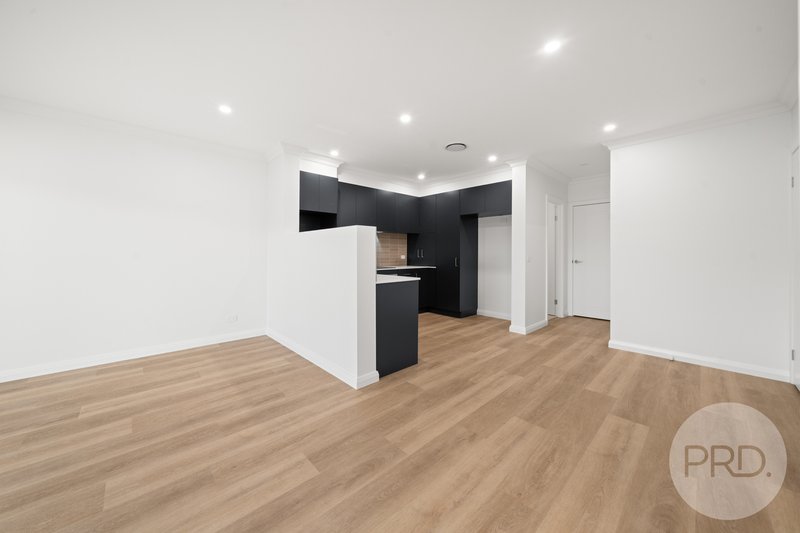 Photo - 242 Kincaid Street, Wagga Wagga NSW 2650 - Image 3