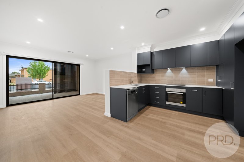 Photo - 242 Kincaid Street, Wagga Wagga NSW 2650 - Image 4