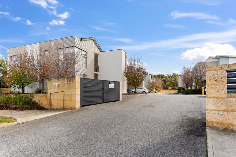 Photo - 24/2 Louvre Way, Baldivis WA 6171 - Image 2
