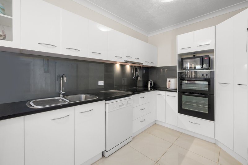 Photo - 2/42 Oyster Point Esplanade, Scarborough QLD 4020 - Image 11