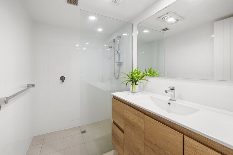 Photo - 2/42 Oyster Point Esplanade, Scarborough QLD 4020 - Image 16
