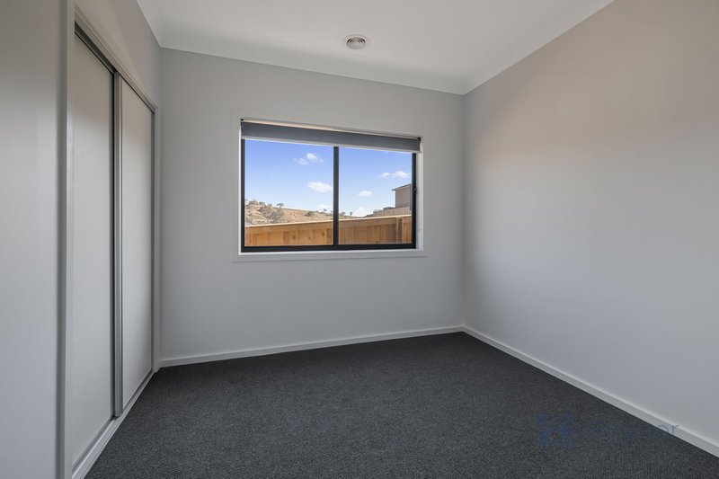 Photo - 242 Stonehill Drive, Maddingley VIC 3340 - Image 10