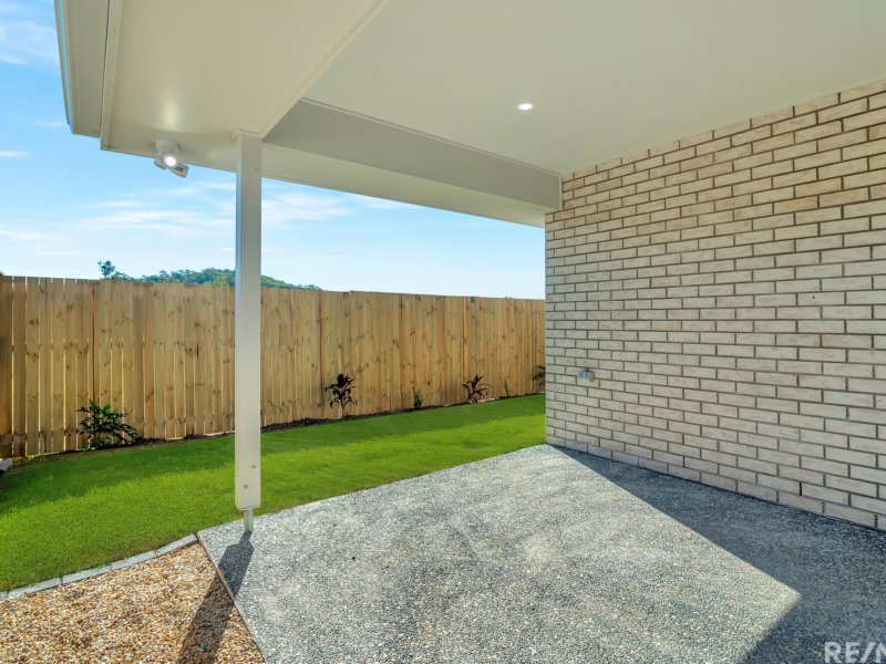 Photo - 2/42 Village Boulevard, Pimpama QLD 4209 - Image 10