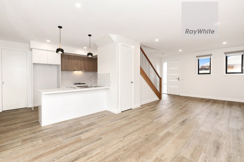 Photo - 2/42 Waratah Avenue, Tullamarine VIC 3043 - Image 3