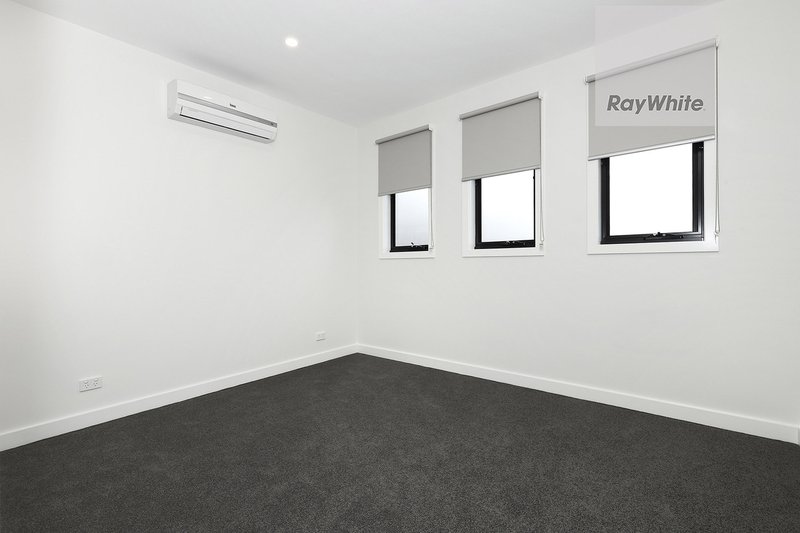 Photo - 2/42 Waratah Avenue, Tullamarine VIC 3043 - Image 7