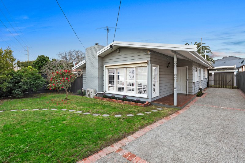 Photo - 242 Warrigal Road, Cheltenham VIC 3192 - Image 4