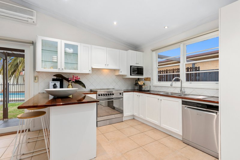 Photo - 242 Warrigal Road, Cheltenham VIC 3192 - Image 7