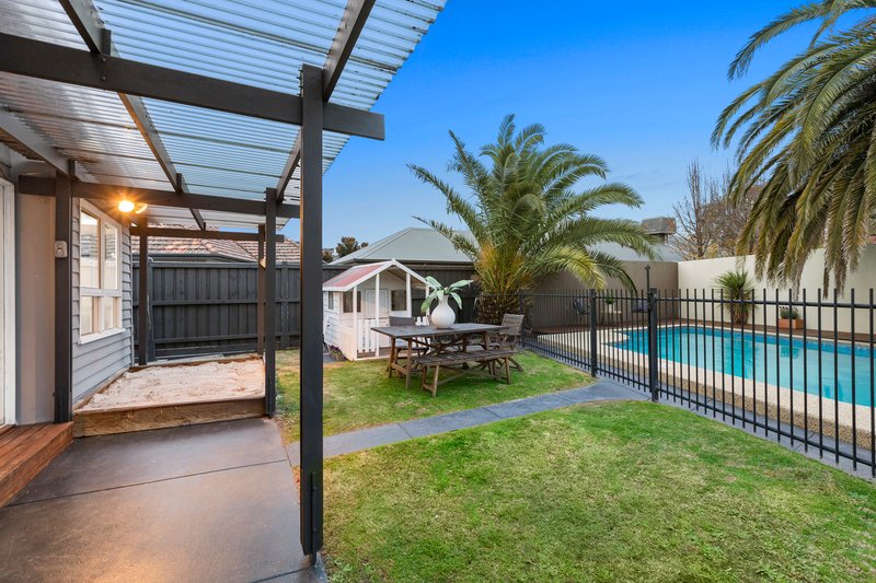 Photo - 242 Warrigal Road, Cheltenham VIC 3192 - Image 8