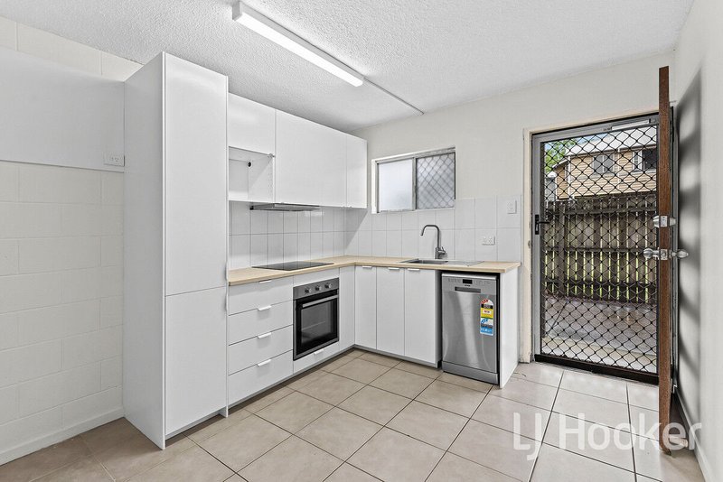 Photo - 2/42 William Parade, Fairfield QLD 4103 - Image 3