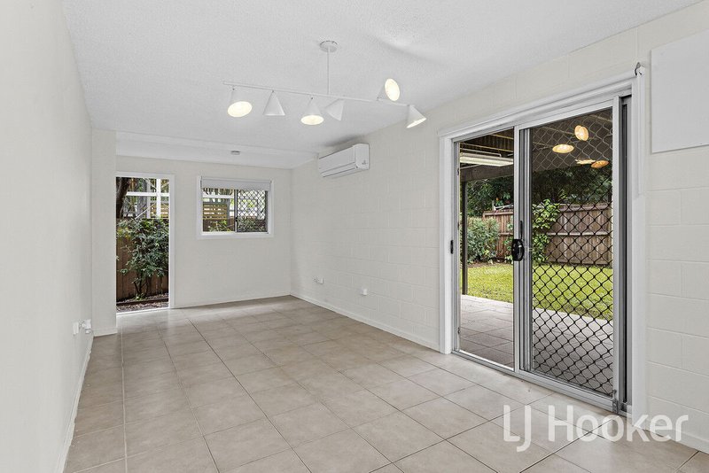 Photo - 2/42 William Parade, Fairfield QLD 4103 - Image 5