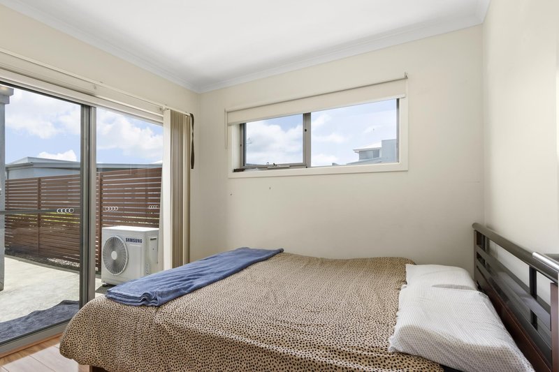 Photo - 24/20 Clare Burton Crescent, Franklin ACT 2913 - Image 5