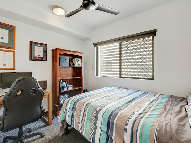 Photo - 2/423-427 Draper Street, Parramatta Park QLD 4870 - Image 6