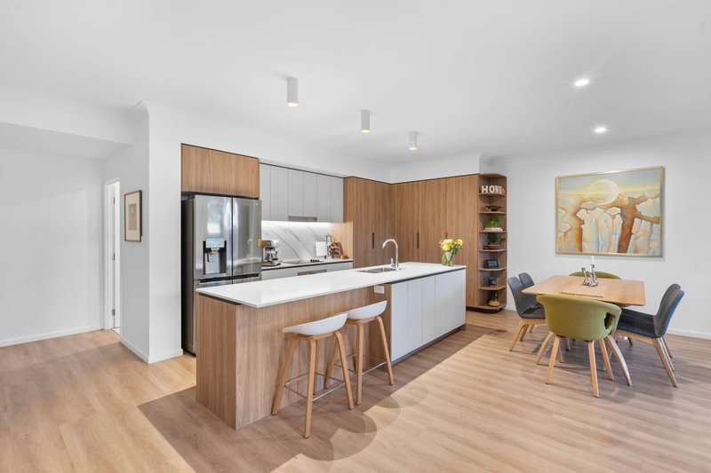 Photo - 24/25 Oasis Close, Manly West QLD 4179 - Image 2