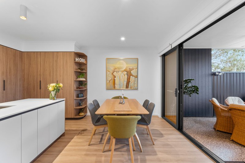Photo - 24/25 Oasis Close, Manly West QLD 4179 - Image 3