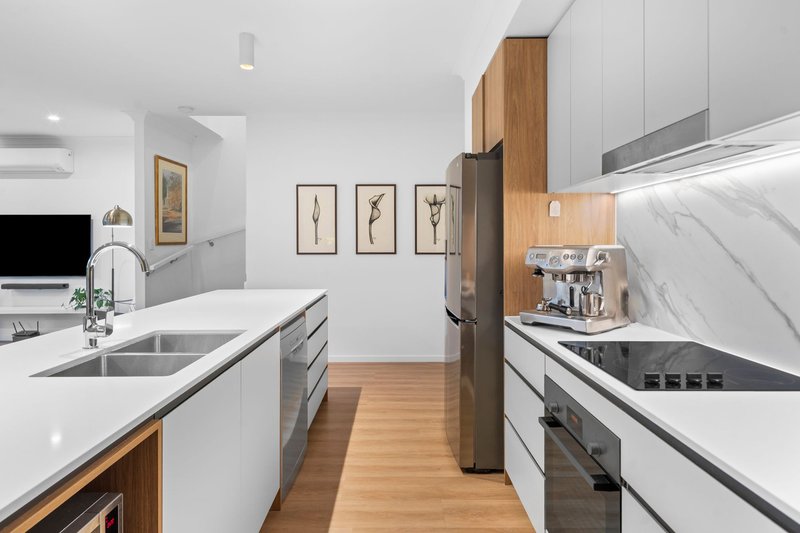Photo - 24/25 Oasis Close, Manly West QLD 4179 - Image 5