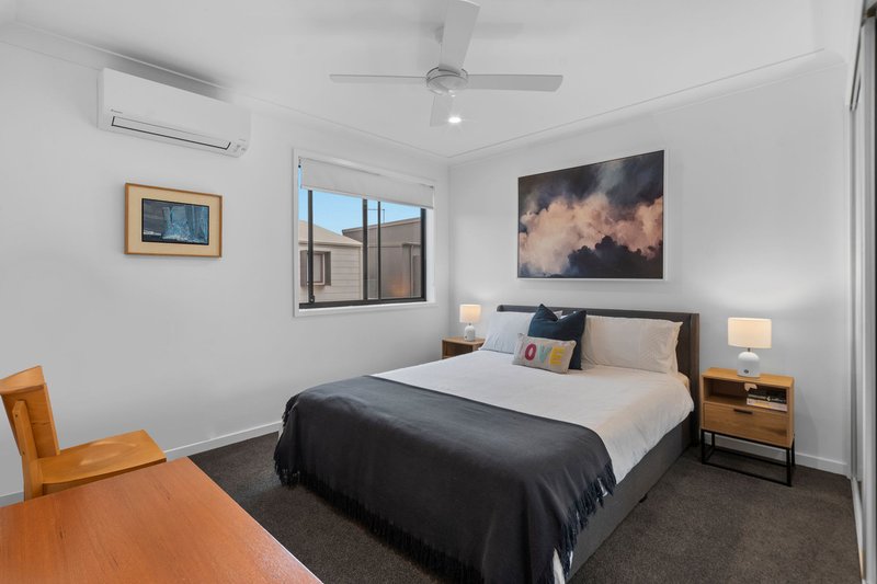 Photo - 24/25 Oasis Close, Manly West QLD 4179 - Image 12