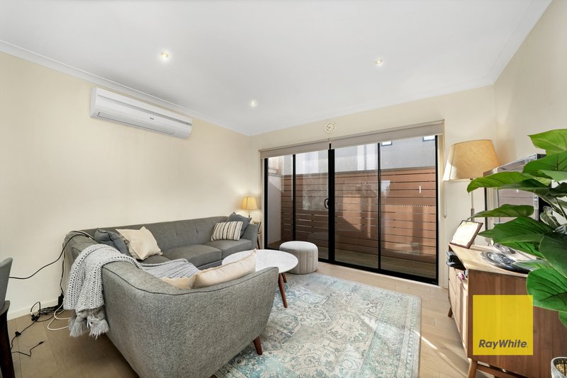 Photo - 24/27 Turva Avenue, Tarneit VIC 3029 - Image 5