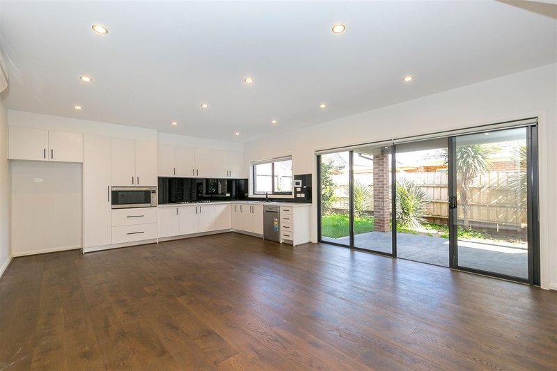 Photo - 2/43 Clayton Road, Oakleigh East VIC 3166 - Image 2
