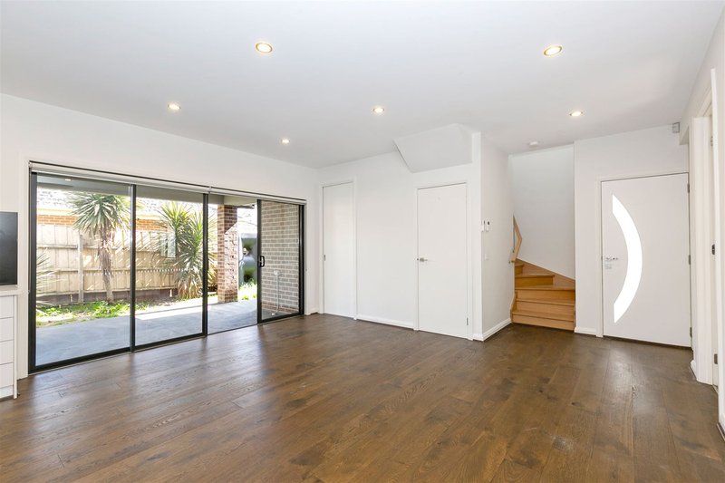 Photo - 2/43 Clayton Road, Oakleigh East VIC 3166 - Image 4