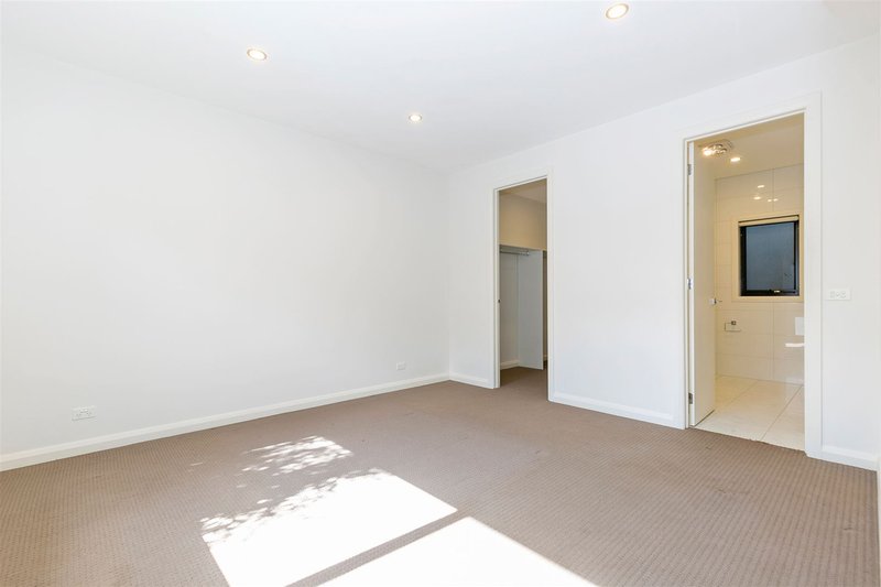 Photo - 2/43 Clayton Road, Oakleigh East VIC 3166 - Image 5