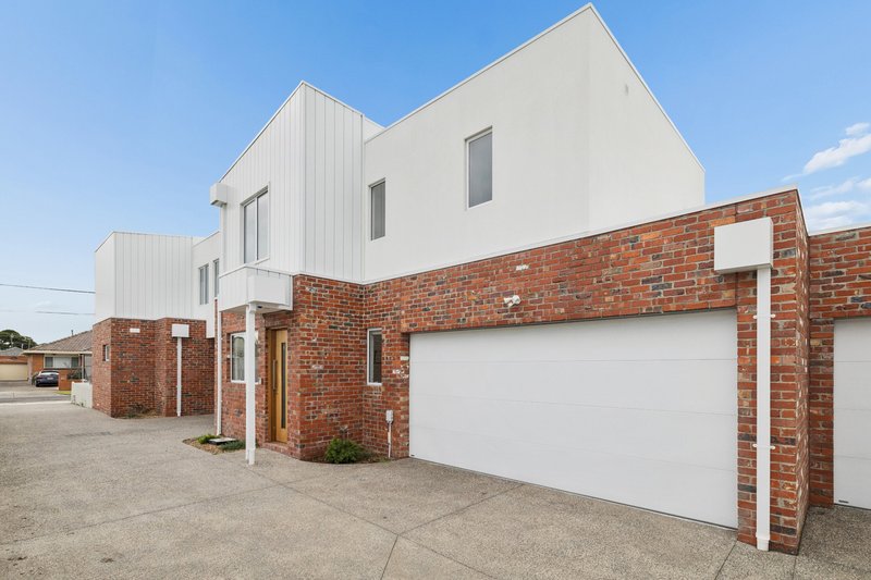 Photo - 2/43 Dumbarton Street, Reservoir VIC 3073 - Image 1