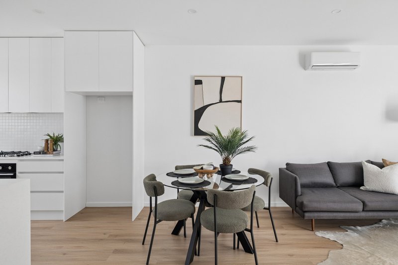 Photo - 2/43 Dumbarton Street, Reservoir VIC 3073 - Image 3