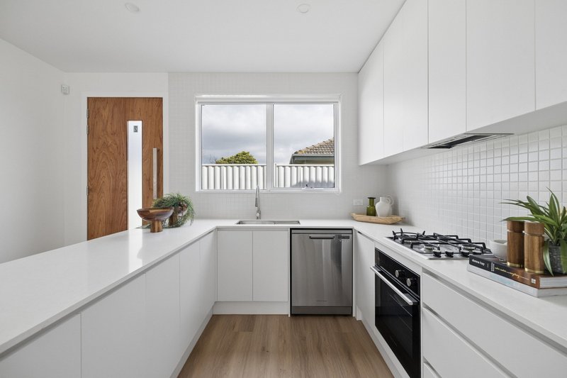 Photo - 2/43 Dumbarton Street, Reservoir VIC 3073 - Image 6