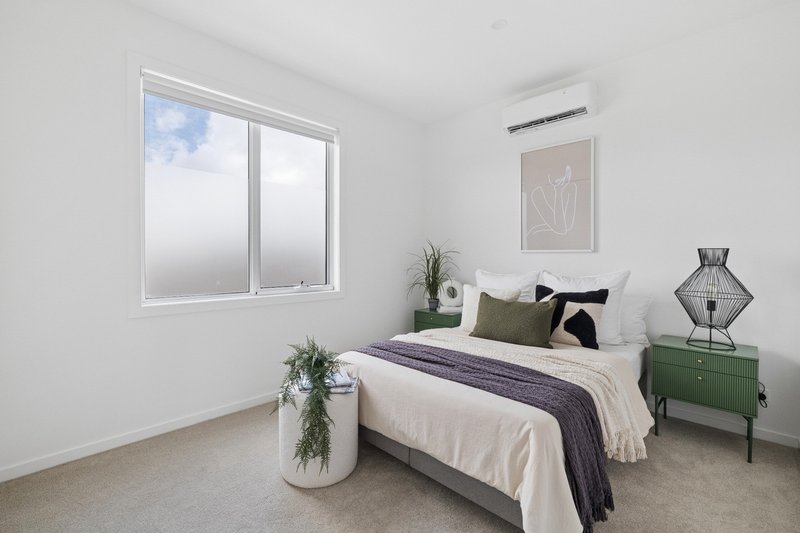 Photo - 2/43 Dumbarton Street, Reservoir VIC 3073 - Image 10