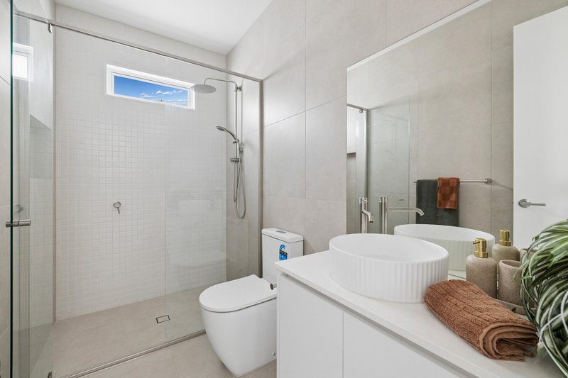 Photo - 2/43 Dumbarton Street, Reservoir VIC 3073 - Image 11