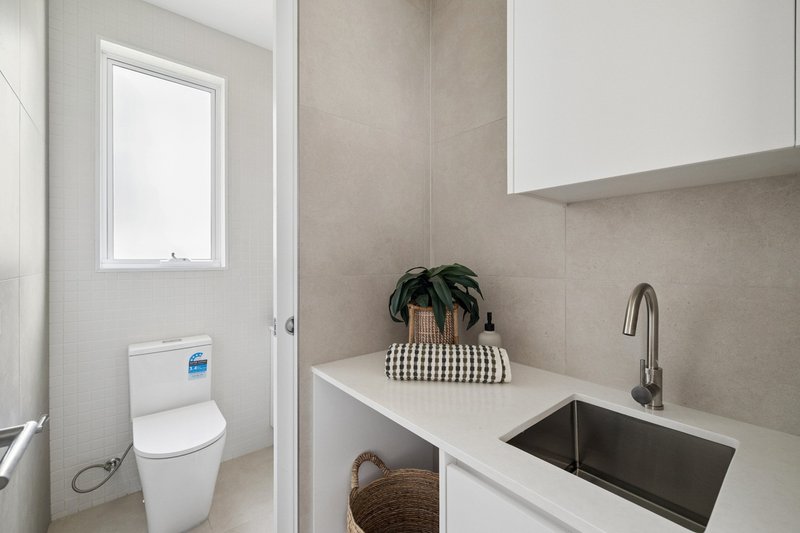 Photo - 2/43 Dumbarton Street, Reservoir VIC 3073 - Image 12