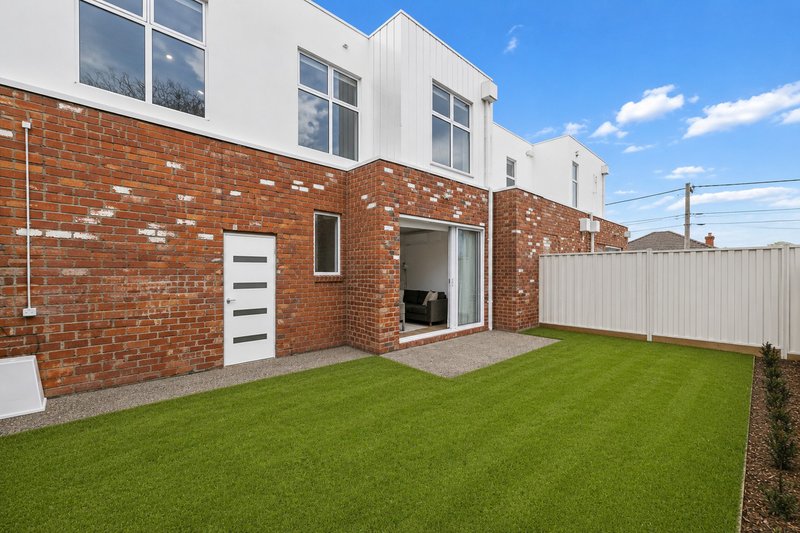 Photo - 2/43 Dumbarton Street, Reservoir VIC 3073 - Image 13