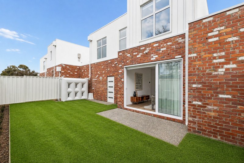 Photo - 2/43 Dumbarton Street, Reservoir VIC 3073 - Image 14