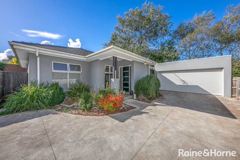 2/43 Grant Ave , Gisborne VIC 3437