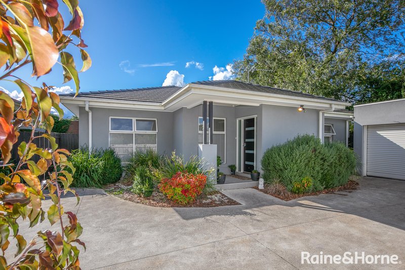 Photo - 2/43 Grant Ave , Gisborne VIC 3437 - Image 2