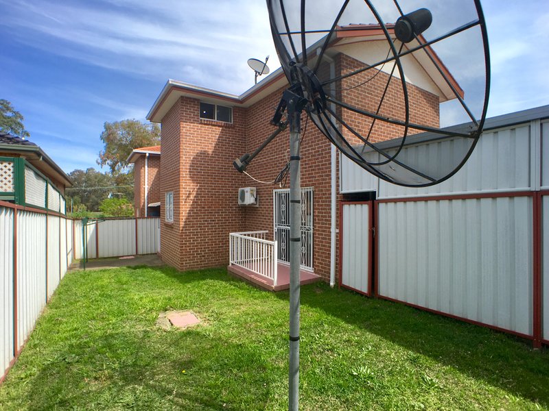 Photo - 2/43 Grove Avenue, Narwee NSW 2209 - Image 6