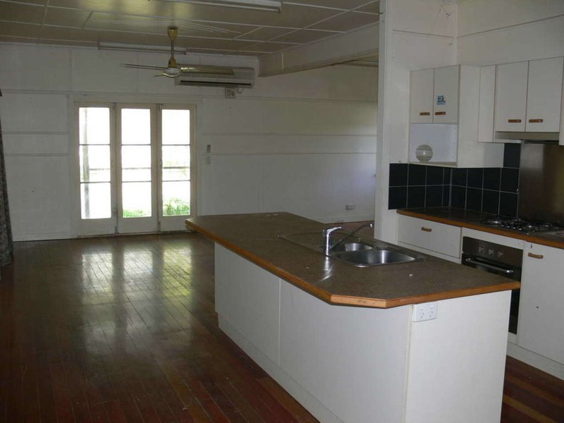 Photo - 243 Ipswich Street, Esk QLD 4312 - Image 3