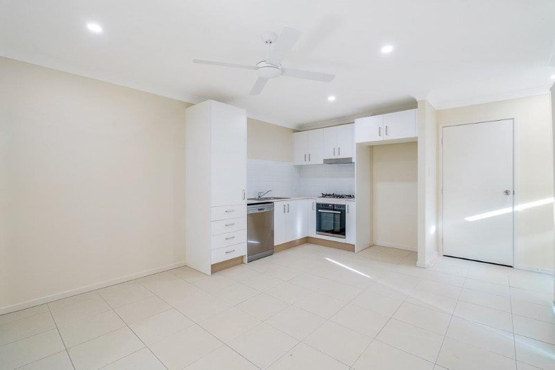 Photo - 2/43 Mcglinchey Crescent, Thornton NSW 2322 - Image 4