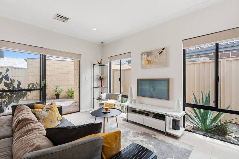 Photo - 2/43 Mcglinn Way, Cloverdale WA 6105 - Image 11
