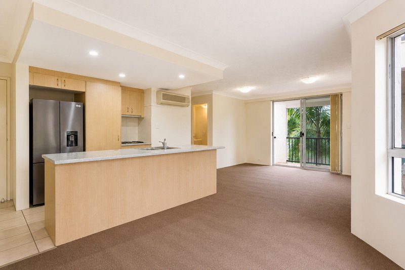 Photo - 24/3 Norman Street, Southport QLD 4215 - Image 2
