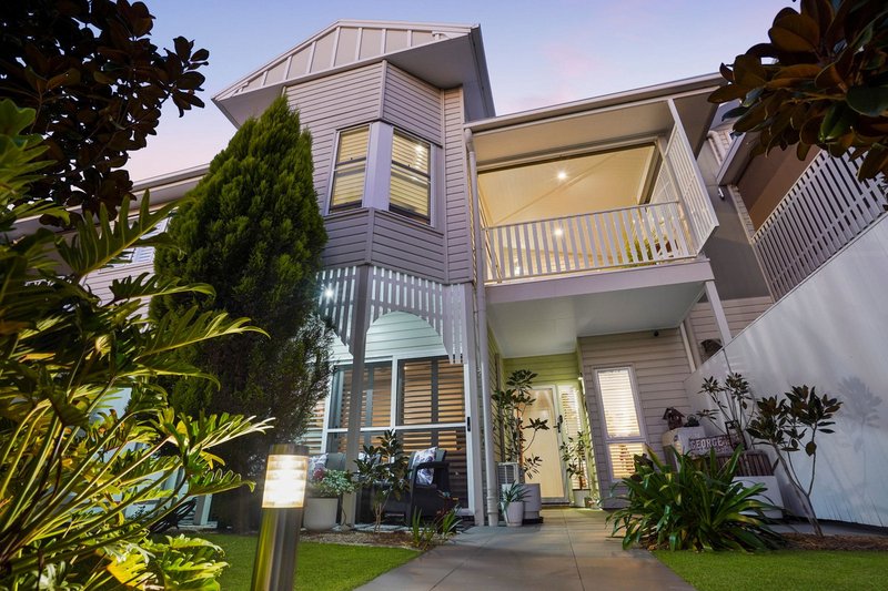 Photo - 2/43 Raby Road, Coorparoo QLD 4151 - Image 18