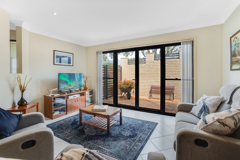 Photo - 2/43 Russell Street, East Gosford NSW 2250 - Image 2