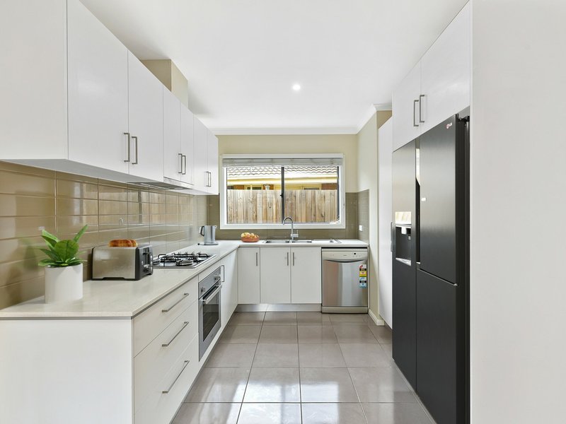 Photo - 2/43 Wentworth Street, Cranbourne North VIC 3977 - Image 6