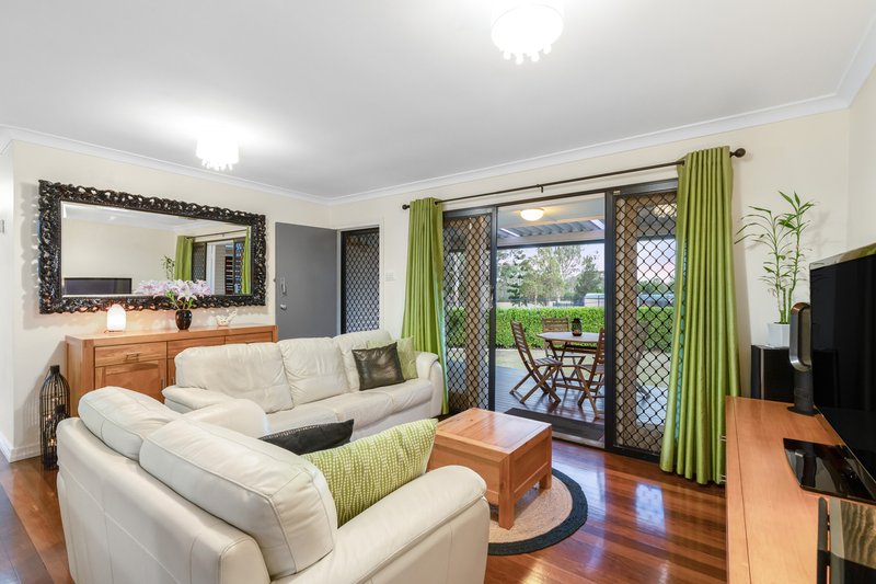 Photo - 243 Wondall Road, Wynnum West QLD 4178 - Image 3