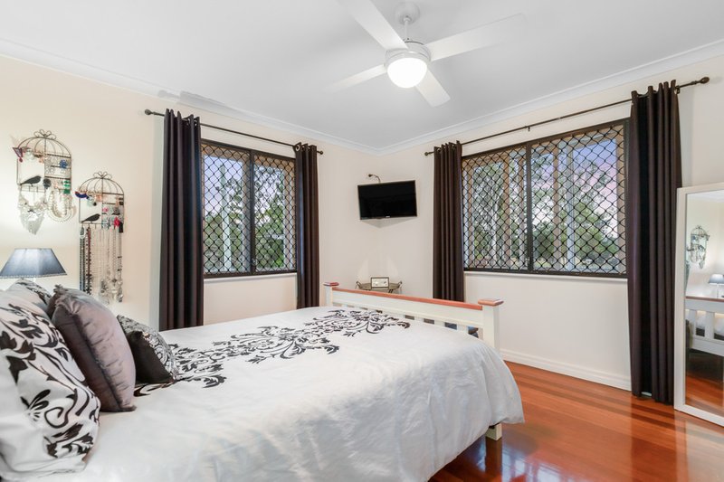 Photo - 243 Wondall Road, Wynnum West QLD 4178 - Image 7