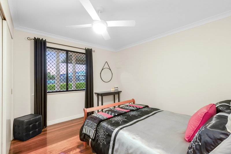 Photo - 243 Wondall Road, Wynnum West QLD 4178 - Image 8