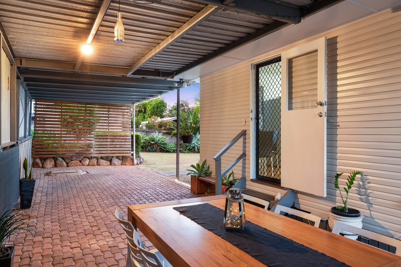 Photo - 243 Wondall Road, Wynnum West QLD 4178 - Image 11