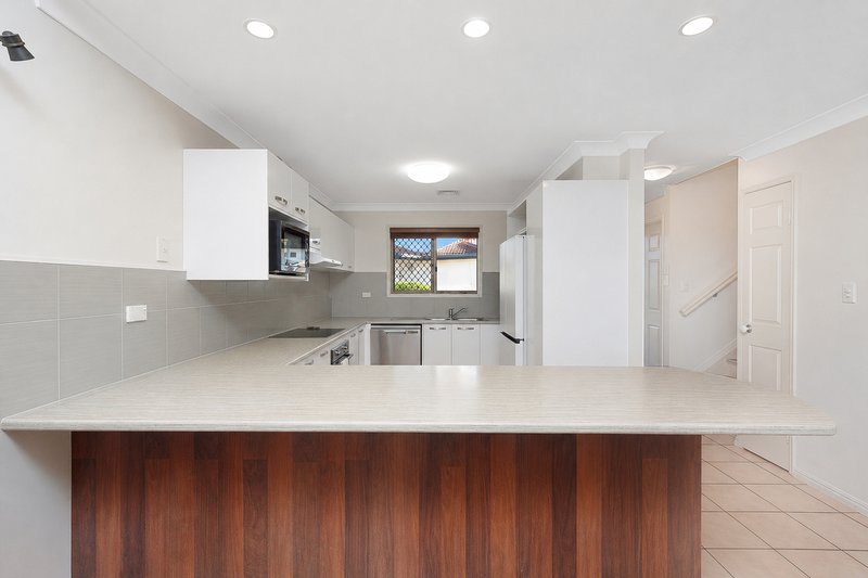 Photo - 24/30-32 Martinez Avenue, West End QLD 4810 - Image 4