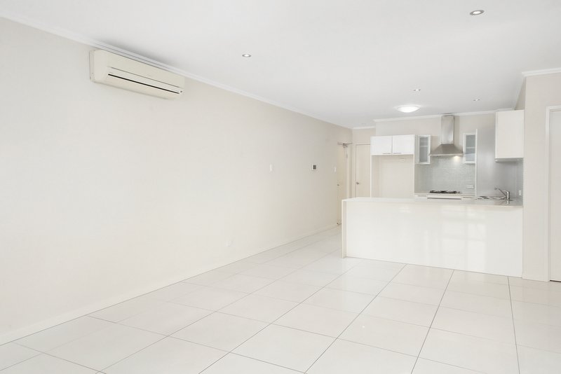 Photo - 24/30 Sanders Street, Upper Mount Gravatt QLD 4122 - Image 3