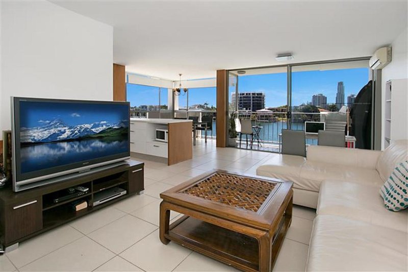 Photo - 24/30 Watson Esplanade, Surfers Paradise QLD 4217 - Image 1