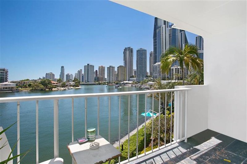 Photo - 24/30 Watson Esplanade, Surfers Paradise QLD 4217 - Image 4